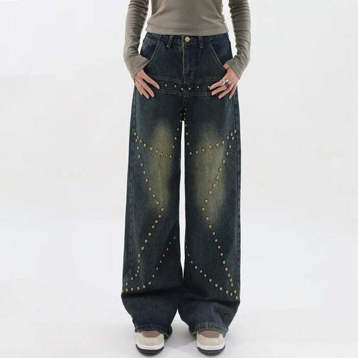 Brown Star Rivet Jeans: Trendy Outfit Ideas for Casual & Concert Looks