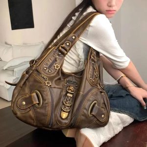 Chic Antique Brass Detail Hobo Bag for Effortless Outfit Ideas