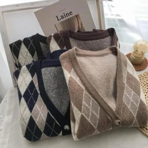 Chic Argyle Knit Vest: Perfect for Spring Outfits & Casual Looks