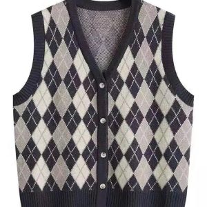 Chic Argyle Knit Vest: Perfect for Spring Outfits & Casual Looks