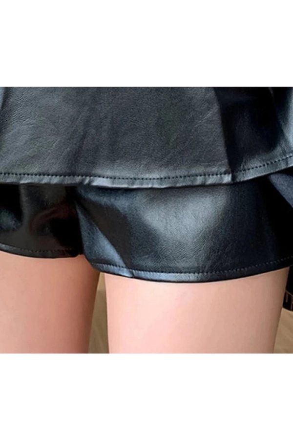 Chic Black Belted Pleated Mini Skirt: Perfect for Spring Outfits