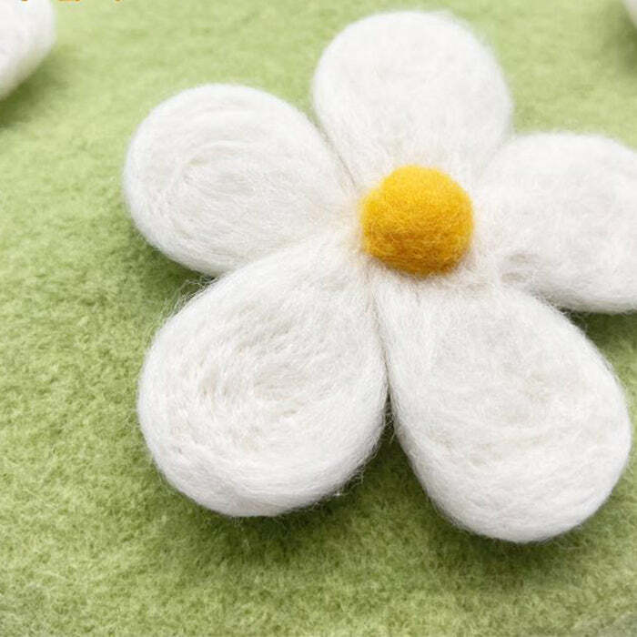 Chic Daisy Crochet Beret: Perfect for Spring Outfits & Concert Outfit Ideas