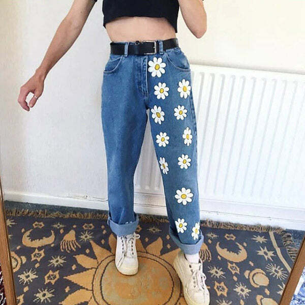 Chic Daisy Mom Jeans: Perfect for Casual Outfits & Spring Fashion Ideas