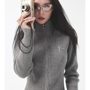 Chic Fall Ribbed Zip-Up Turtleneck Sweater: Perfect for Casual Outfits