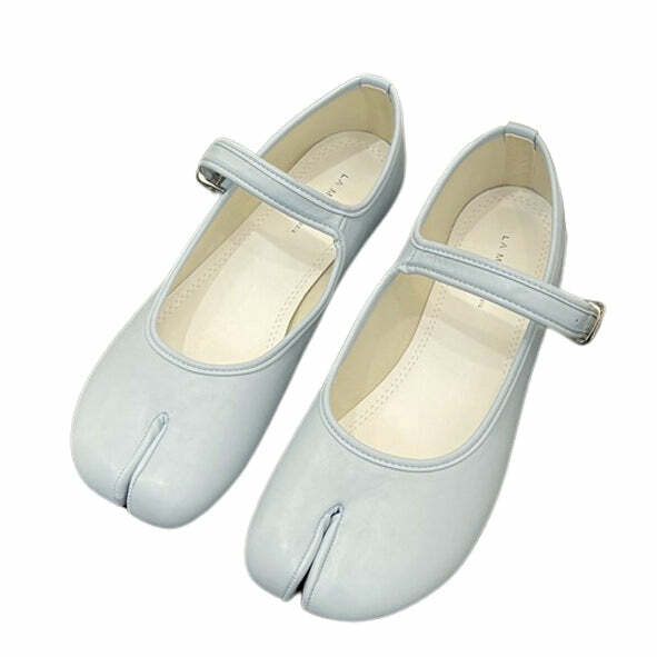 Chic French Girl Split-Toe Tabi Ballet Flats for Stylish Outfit Ideas