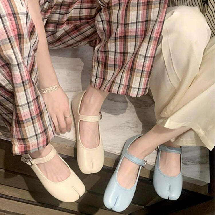 Chic French Girl Split-Toe Tabi Ballet Flats for Stylish Outfit Ideas