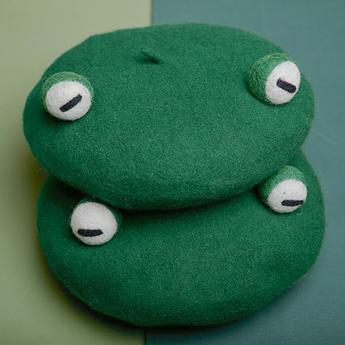 Chic Frog Beret: Perfect Accessory for Concert Outfits & Spring Styles