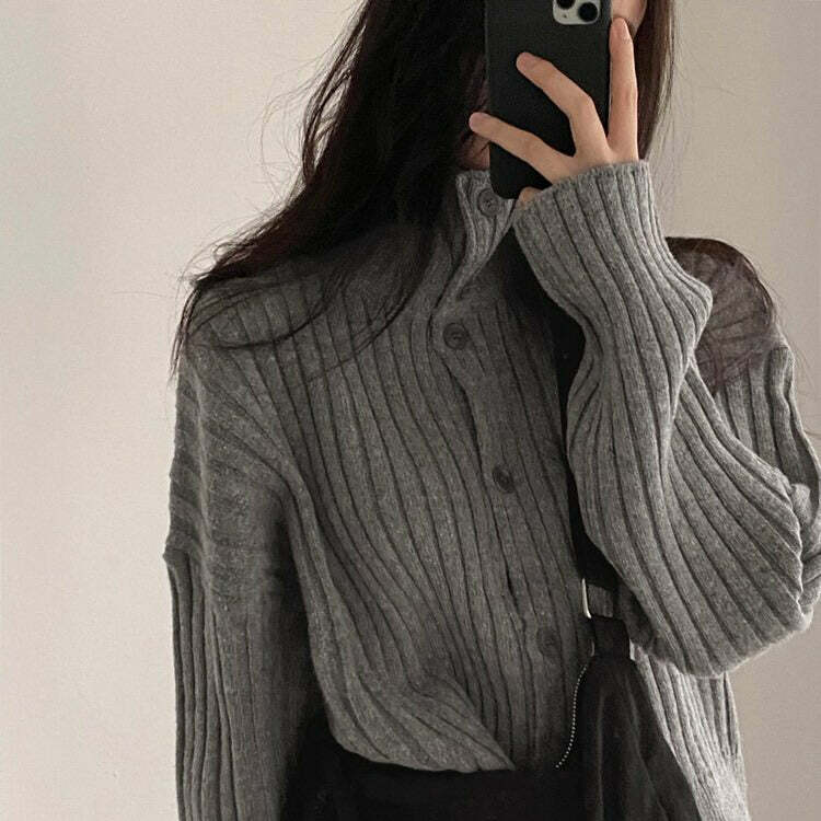 Chic Grey Button Up Jumper: Versatile Outfit Ideas for Every Occasion