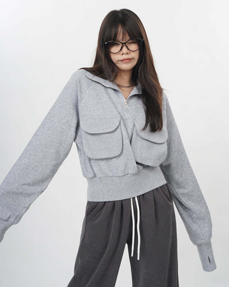 Chic Grey Zip-Up Sweatshirt with Front Pockets for Stylish Outfits