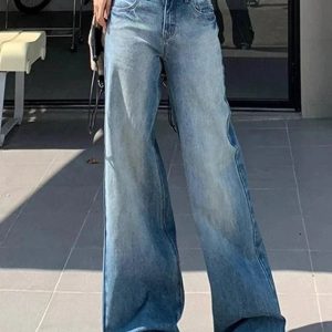 Chic Light Wash Wide-Leg Denim: Perfect for Spring Outfits & Casual Looks