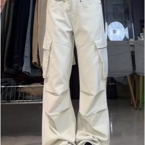 Chic Minimalist Cargo Wide-Leg Pants: Perfect for Spring Outfits