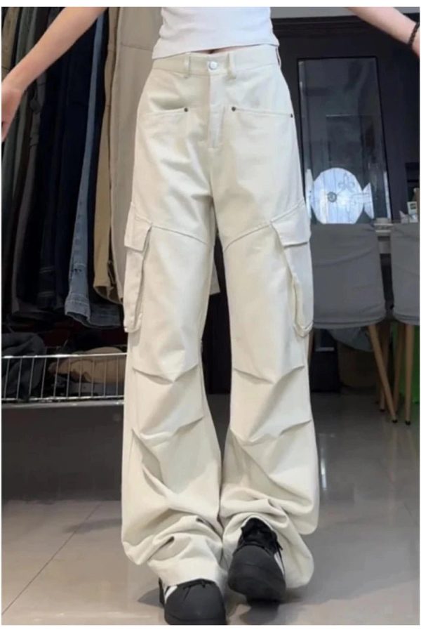 Chic Minimalist Cargo Wide-Leg Pants: Perfect for Spring Outfits