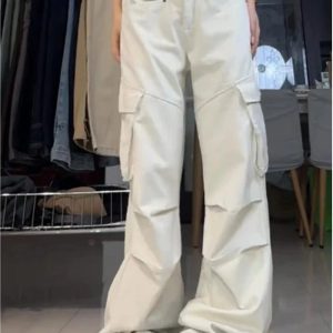 Chic Minimalist Cargo Wide-Leg Pants: Perfect for Spring Outfits