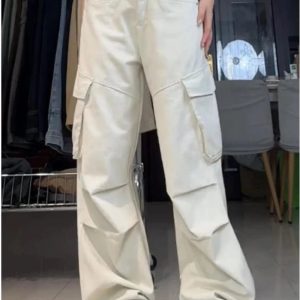 Chic Minimalist Cargo Wide-Leg Pants: Perfect for Spring Outfits