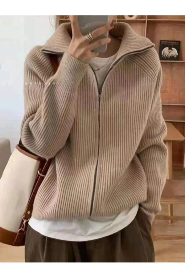 Chic Minimalist Ribbed Zip-Up Sweater: Perfect for Spring Outfits