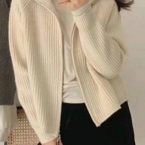 Chic Minimalist Ribbed Zip-Up Sweater: Perfect for Spring Outfits