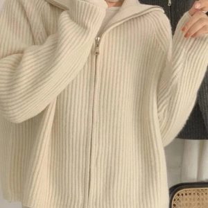 Chic Minimalist Ribbed Zip-Up Sweater: Perfect for Spring Outfits