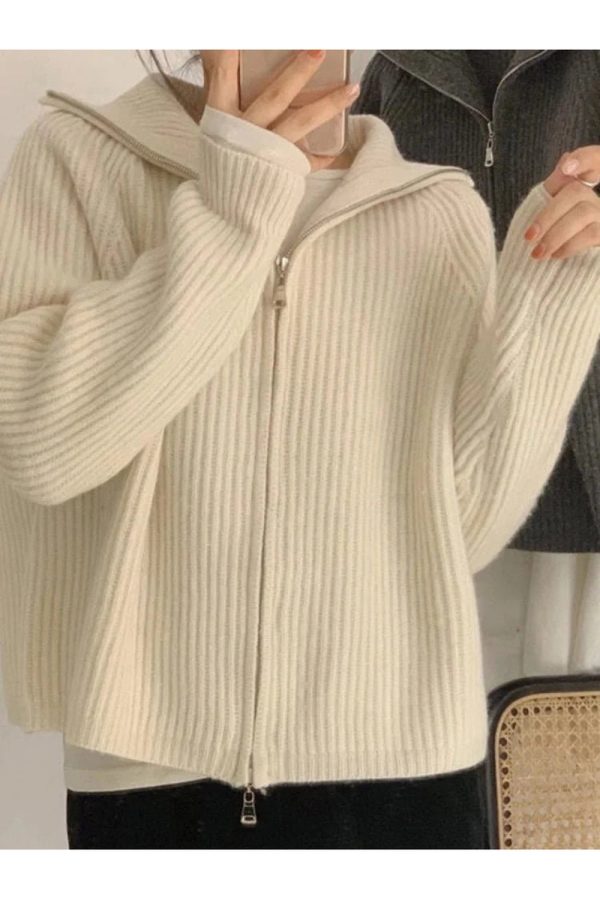 Chic Minimalist Ribbed Zip-Up Sweater: Perfect for Spring Outfits