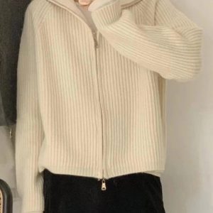 Chic Minimalist Ribbed Zip-Up Sweater: Perfect for Spring Outfits