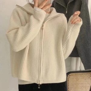 Chic Minimalist Ribbed Zip-Up Sweater: Perfect for Spring Outfits