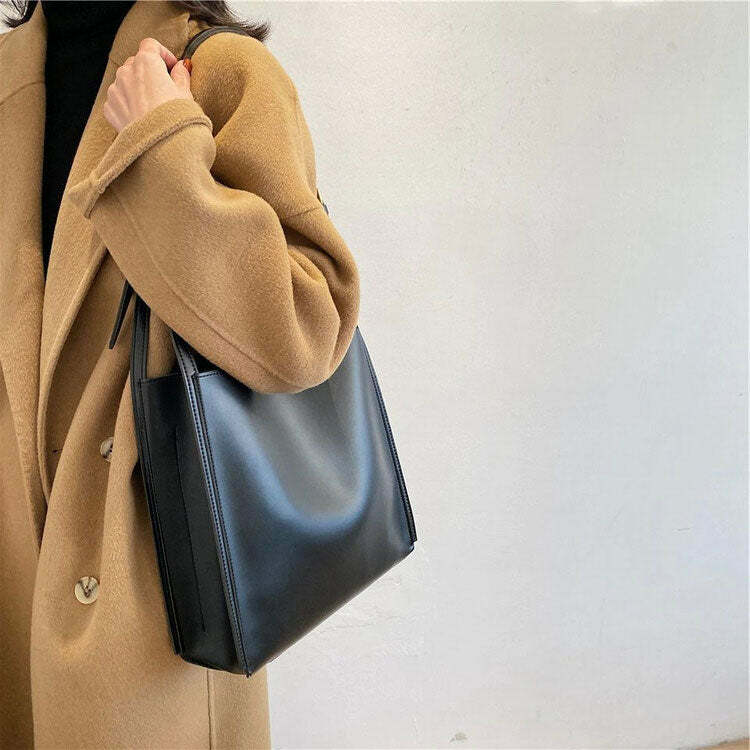 Chic Minimalist Soft Leather Tote Bag for Effortless Outfit Ideas