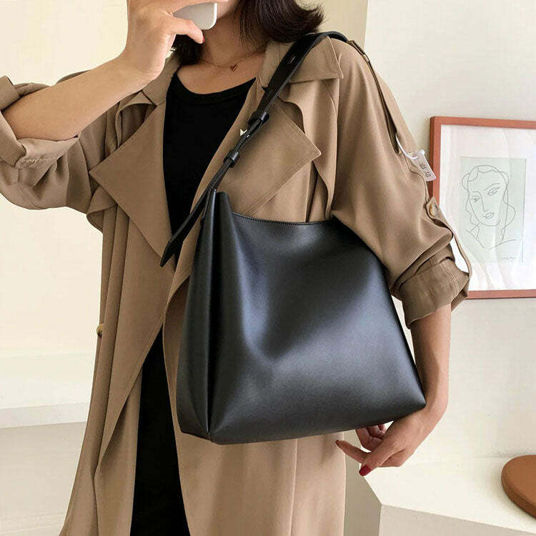 Chic Minimalist Vegan Leather Tote Bag for Stylish Everyday Outfits