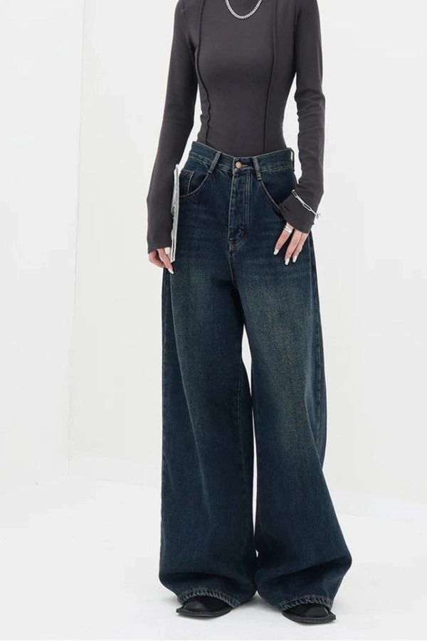 Chic Oversized Dark Wash Wide-Leg Jeans: Perfect for Casual Outfits