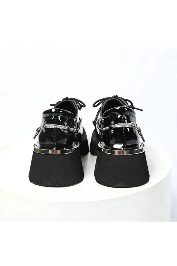 Chic Patent Leather Oxford Shoes for Stylish Outfits & Fashion Ideas