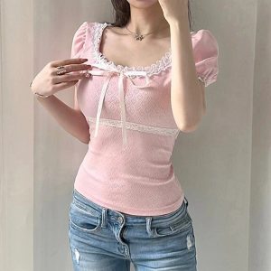 Chic Pink Lace-Trim Puff Sleeve Top: Perfect for Spring Outfits