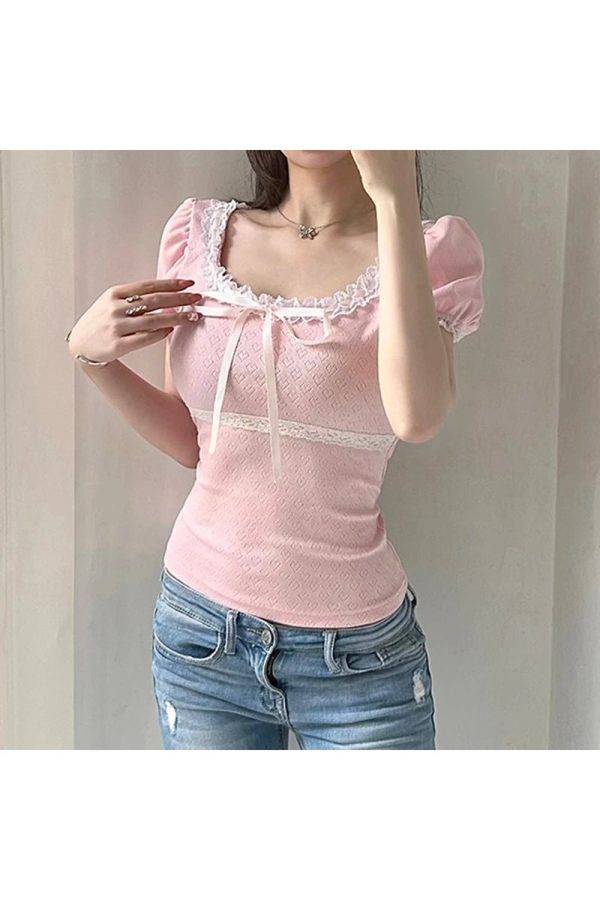 Chic Pink Lace-Trim Puff Sleeve Top: Perfect for Spring Outfits