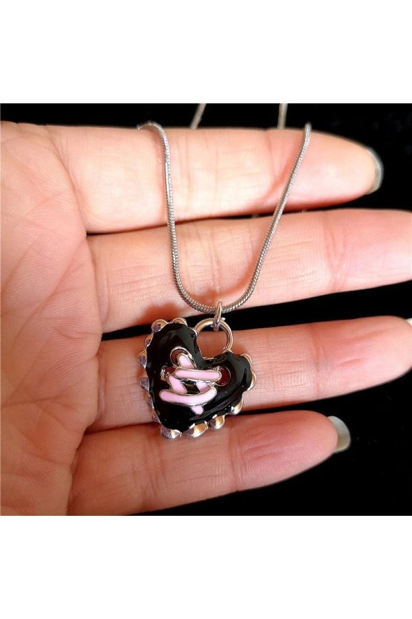 Dark Romance Corset Heart Necklace: Perfect for Concerts & Date Nights