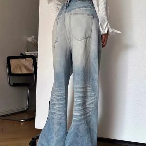 Distressed Light-Wash Wide-Leg Jeans: Perfect for Casual & Concert Outfits