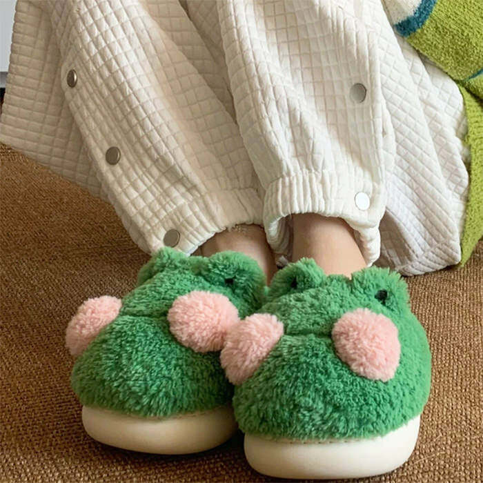 Frog Slippers: Cute Casual Outfit Ideas for Spring & Everyday Wear