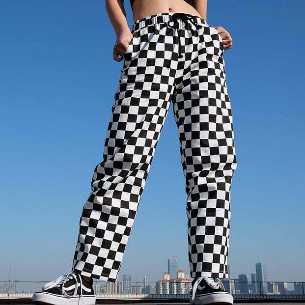 Lydia Checkered Pants: Trendy Outfit Ideas for Spring & Casual Looks