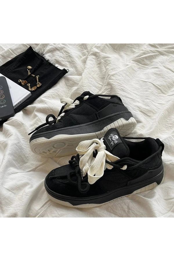 Monochrome Edge Low-Top Sneakers: Perfect for Casual Outfits & Concerts