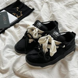 Monochrome Edge Low-Top Sneakers: Perfect for Casual Outfits & Concerts