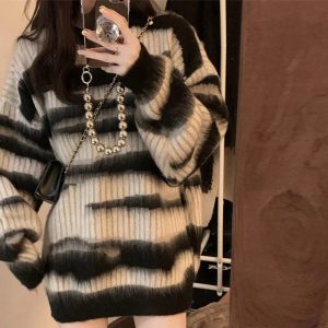 Monochrome Tie-Dye Oversized Sweater: Trendy Outfit Ideas for Every Occasion