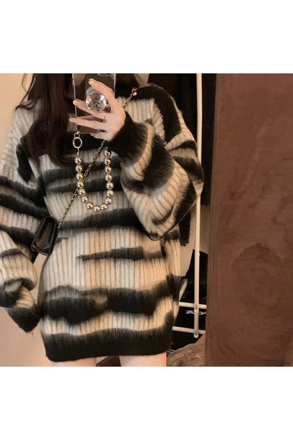 Monochrome Tie-Dye Oversized Sweater: Trendy Outfit Ideas for Every Occasion