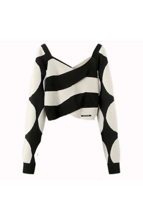 Monochrome Wave Cropped Sweater: Trendy Outfit Ideas for Every Occasion