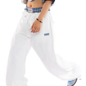 Navy Baggy Streetwear Pants: Trendy Outfit Ideas for Casual & Concert Looks