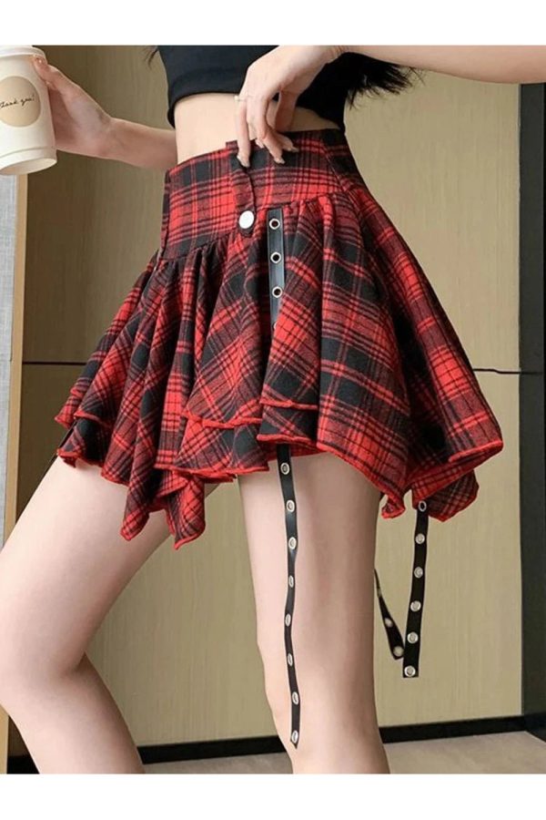 Punk Plaid Layered Skirt: Trendy Outfit Ideas for Concerts & Casual Outings