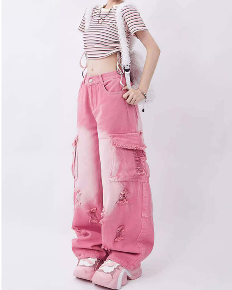 Rebel Pink Cargo Jeans: Trendy Outfit Ideas for Concerts & Casual Days