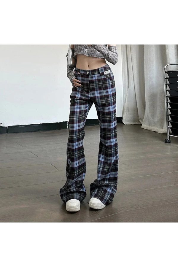 Retro Plaid Flare Pants: Trendy Outfit Ideas for Spring & Beyond