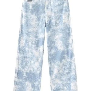 Sky Wash Wide-Leg Jeans: Trendy Outfit Ideas for Casual & Concert Looks