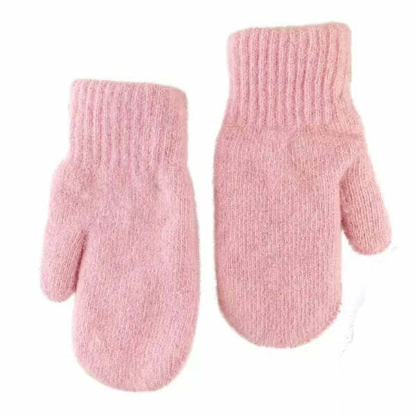 Soft Aesthetic Warm Gloves: Perfect for Spring Outfits & Concert Outfit Ideas