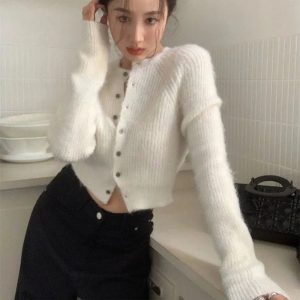 Soft Ribbed Cropped Cardigan: Perfect for Spring Outfits & Casual Looks