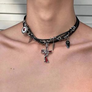 Spiked Heart Chain Choker: Perfect Accessory for Concert & Date Night Outfits