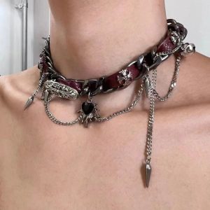 Spiked Heart Chain Choker: Perfect Accessory for Concert & Date Night Outfits