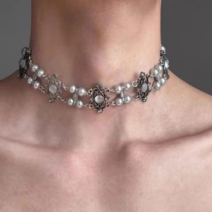 Spiked Heart Chain Choker: Perfect Accessory for Concert & Date Night Outfits