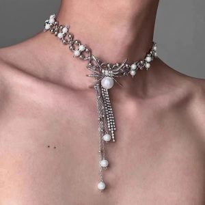 Spiked Heart Chain Choker: Perfect Accessory for Concert & Date Night Outfits